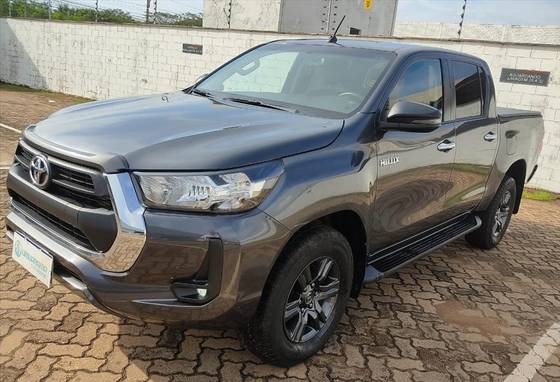 TOYOTA HILUX 2.8 D-4D TURBO DIESEL CD SR 4X4 AUTOMÁTICO